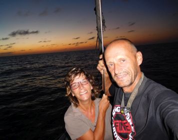 Sabine & Joachim Sonnenuntergang auf See
