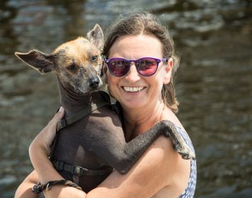 Steffi Müller mit Hund Steffi Müller mit Hund