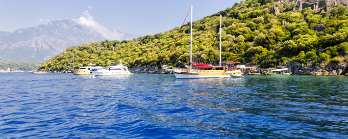 Segeln Türkische Ägäis: Segelboote vor Anker
