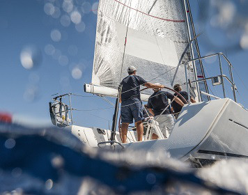 Boots-Insassenunfallversicherung: Crew beim segeln