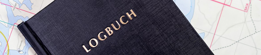 Das Logbuch: Tagebuch auf See Schwarzes Logbuch auf Segelkarte