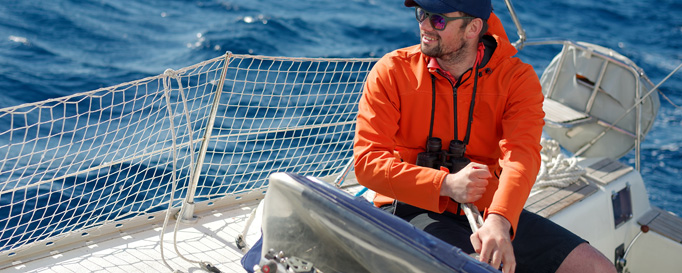 Die Segelcrew Segelcrew: Mann segelt