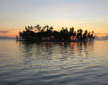 Insel im Sonnenuntergang