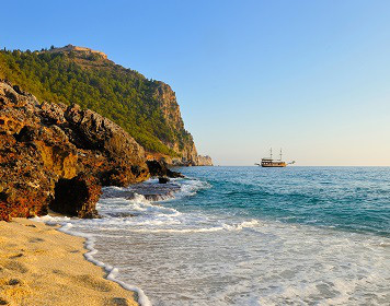 Ideale Bedingungen zum Segeln Strand in der Türkei