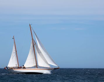 Mitsegeln: Boot auf See