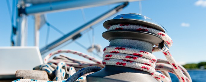 Segelausrüstung An Deck eines Segelboots