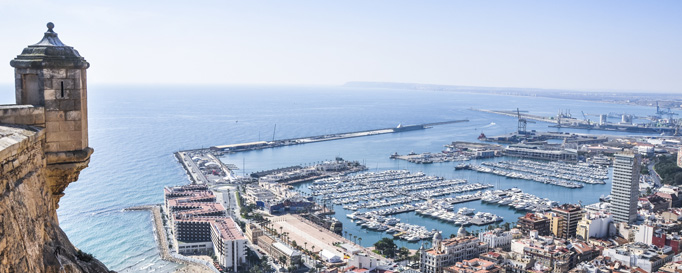 Segeln Alicante Segeln Alicante: Hafengelände aus Vogelperspektive