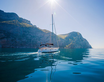 Segelboot auf dem Mittelmeer