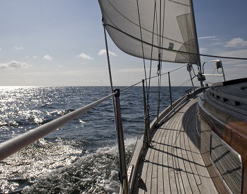Segeln auf der Nordsee Boot segelt auf der Nordsee