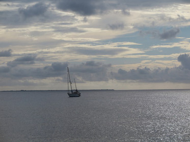 Die SY Mouza auf dem Meer