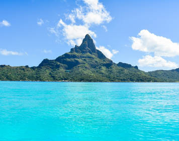 Segeln vor der Insel Bora Bora